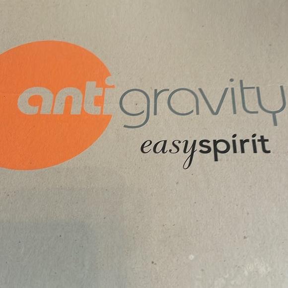 Easy Spirit 9 Wide Taupe Anti-Gravity 3” Heels - Picture 9 of 12